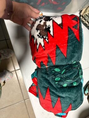 Plush Geometric Red & Green Throw Blanket